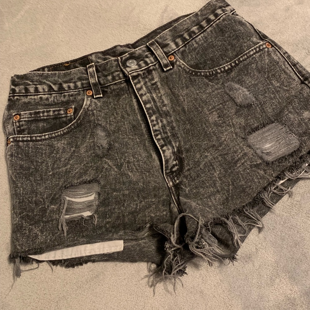 Levi’s | Distressed Vintage Jean shorts